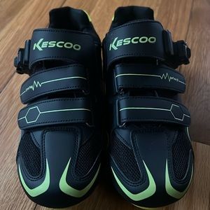 Kescoo. Unisex bike shoes. Delta cleats clip, indoor and outdoor shoes.